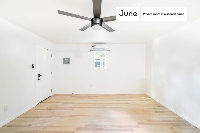 Foto del edificio - Room in Shared 6 bed/2 bath home