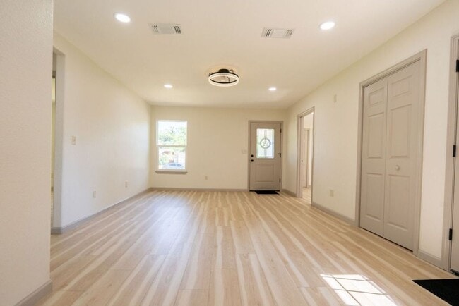 Building Photo - 58 Hybiscus Ct