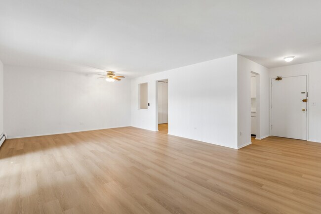 Foto del edificio - 2424 E Oakton St