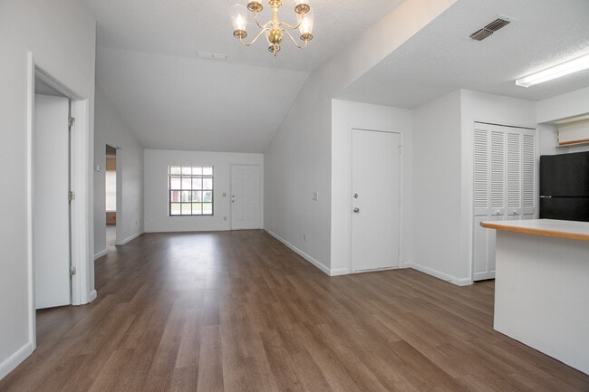 Building Photo - 142 Cascade St