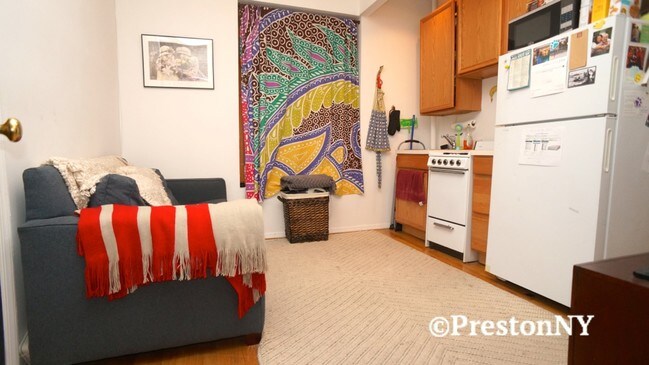 Foto del edificio - 335 W 14th St