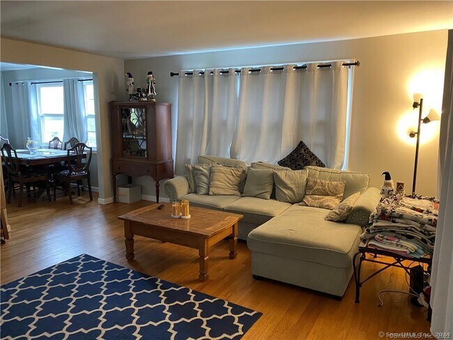 Foto del edificio - 46 Klarman Dr