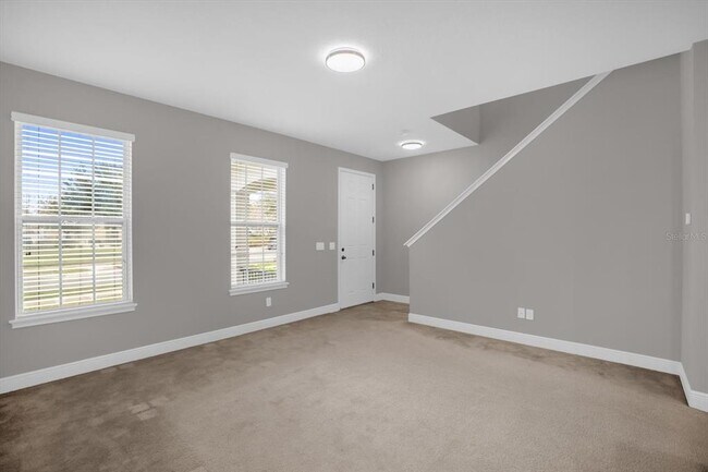 Foto del edificio - 15537 Honeybell Dr