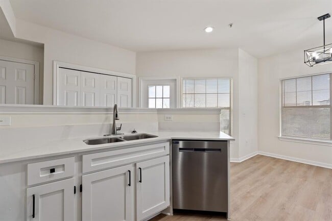 Building Photo - 2320 Gracy Farms Ln