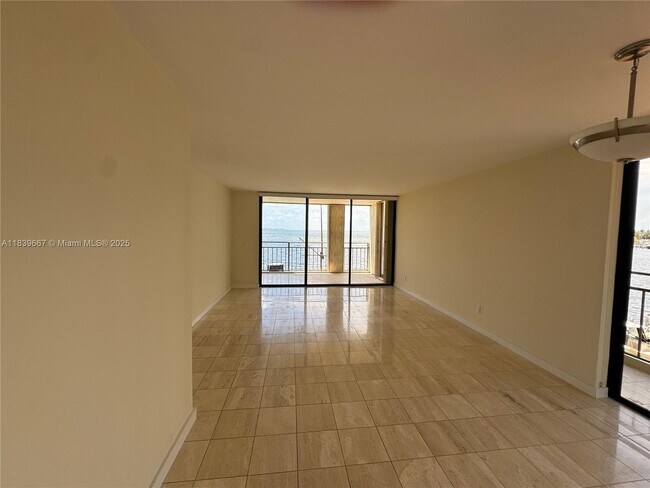 Foto del edificio - 1632 S Bayshore Ct