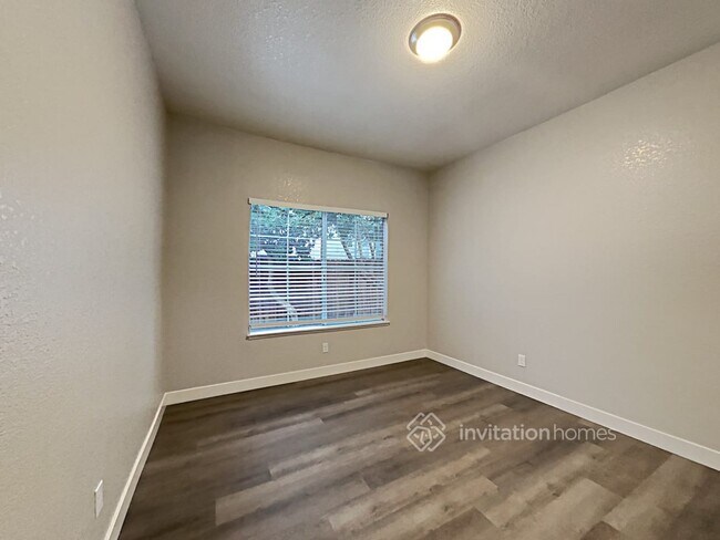 Foto del edificio - 8531 Longspur Way