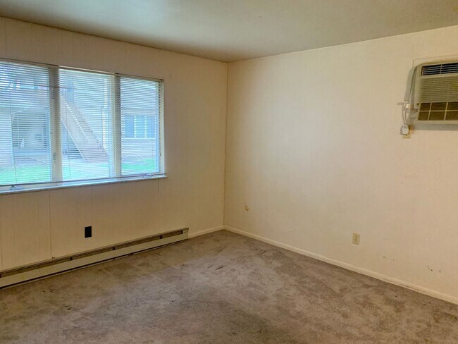 Building Photo - Moon Twp - 1 Bed 1 Bath - Tree Top Manor