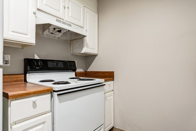 Building Photo - 2605 Farrow Ave