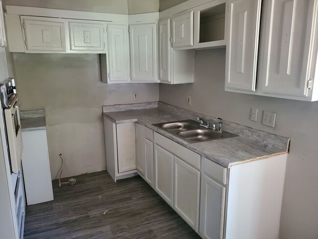 Building Photo - Affordable 2bed 1bath Home in the Village District!