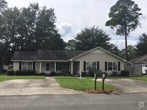 Building Photo - 2306 Pineview Dr