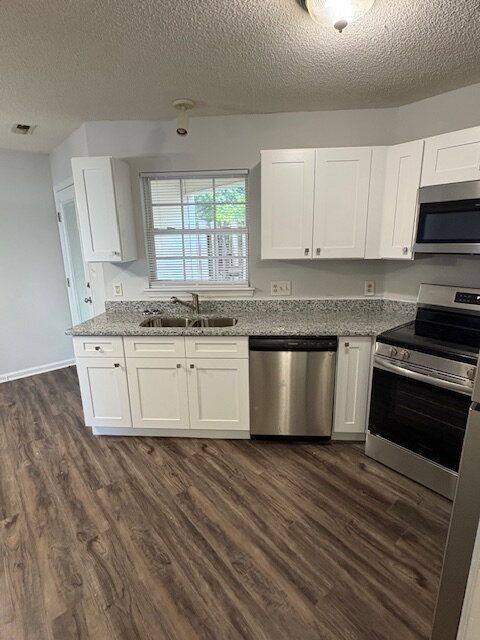 Foto del edificio - 2511 Bluff View Ct
