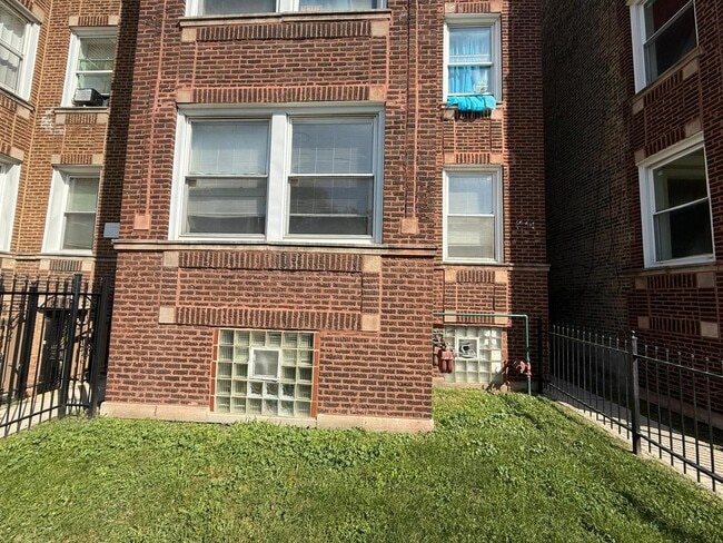 Building Photo - 3332 W Polk St