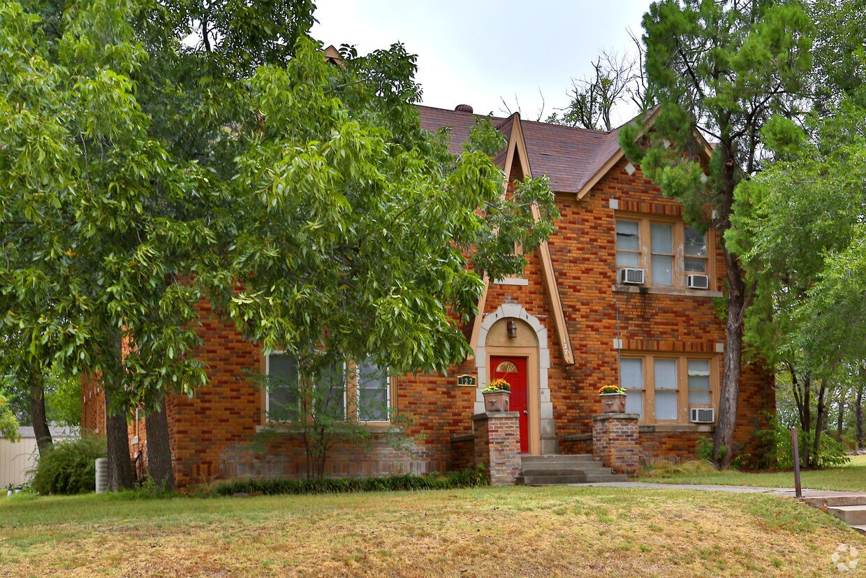 Building Photo - 127 NW 31st St