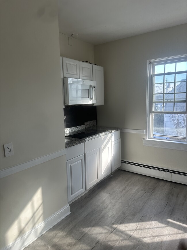 Building Photo - 66 Swift St