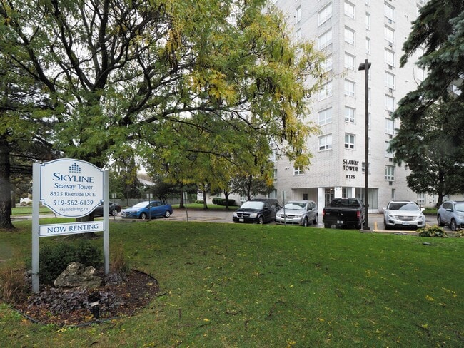 Photo du bâtiment - Seaway Tower Apartments