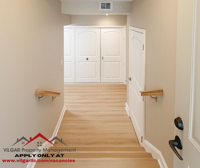 Foto del edificio - New & Updated! 2BR/2BA w/ Fireplace, Garag...