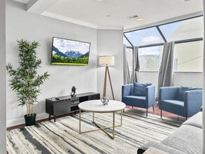 Building Photo - 606 S 2nd St