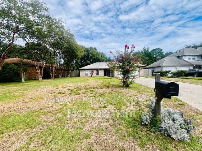 Building Photo - 8456 Bandera Cir W
