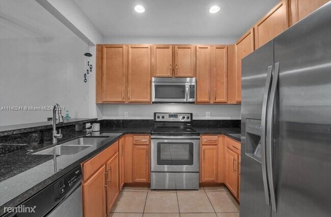 Foto del edificio - 2 br, 2.5 bath Townhome - 11847 SW 26th St...