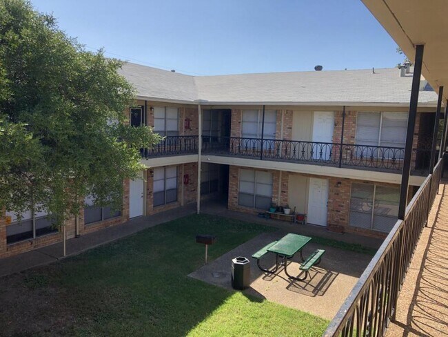 Foto del edificio - 2901 Travis Ave