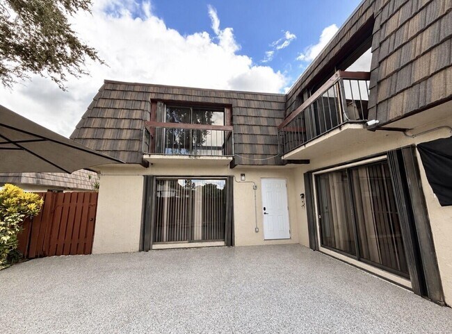 Building Photo - 4039 Palm Bay Cir