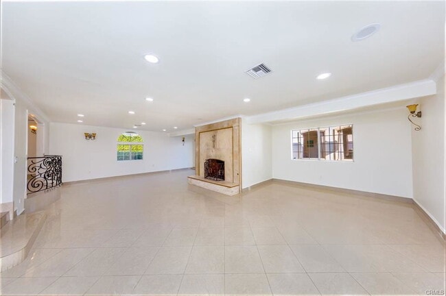 Building Photo - 2138 N Frederic St