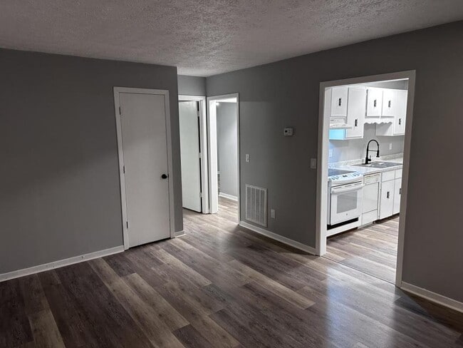 Building Photo - 300 Car-Mol Dr