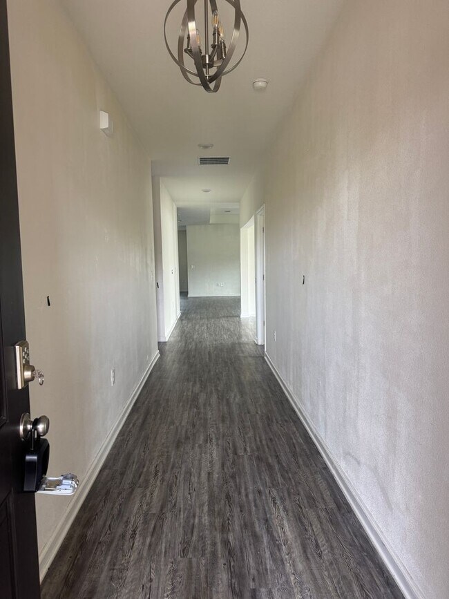 Foto del edificio - 316 Merlin Ct