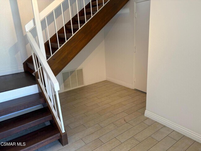 Foto del edificio - 595 Racquet Club Ln
