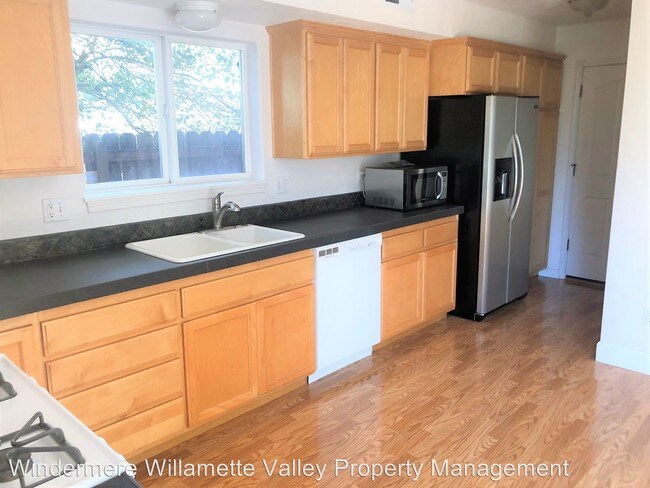 Foto del edificio - 1831-1833 NW Tyler Ave