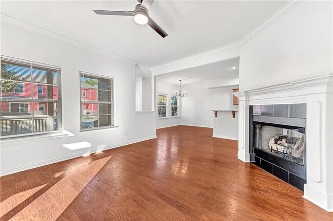 Zona de estar compartida en la planta principal - 754 N Wordsworth Ln