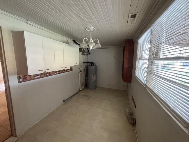 Foto del edificio - 6919 Deep Springs Rd