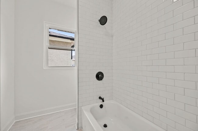 Building Photo - 512 Granville Dr SW