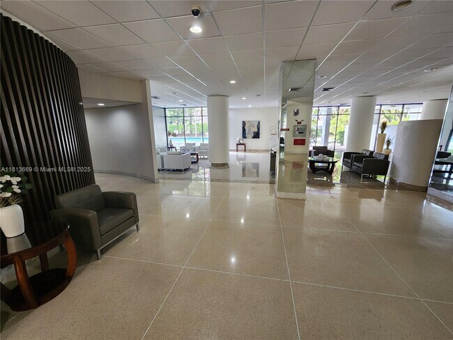 Foto del edificio - 20100 W Country Club Dr