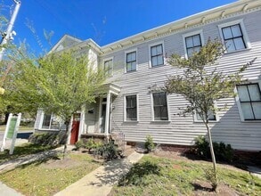 Building Photo - 606 E Henry St