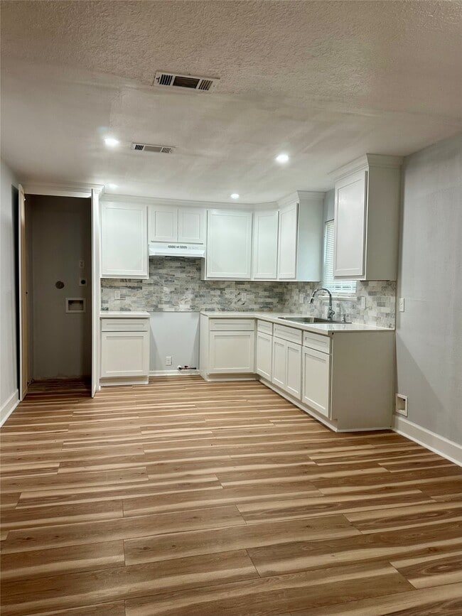 Foto del edificio - 4123 Littlecrest Rd