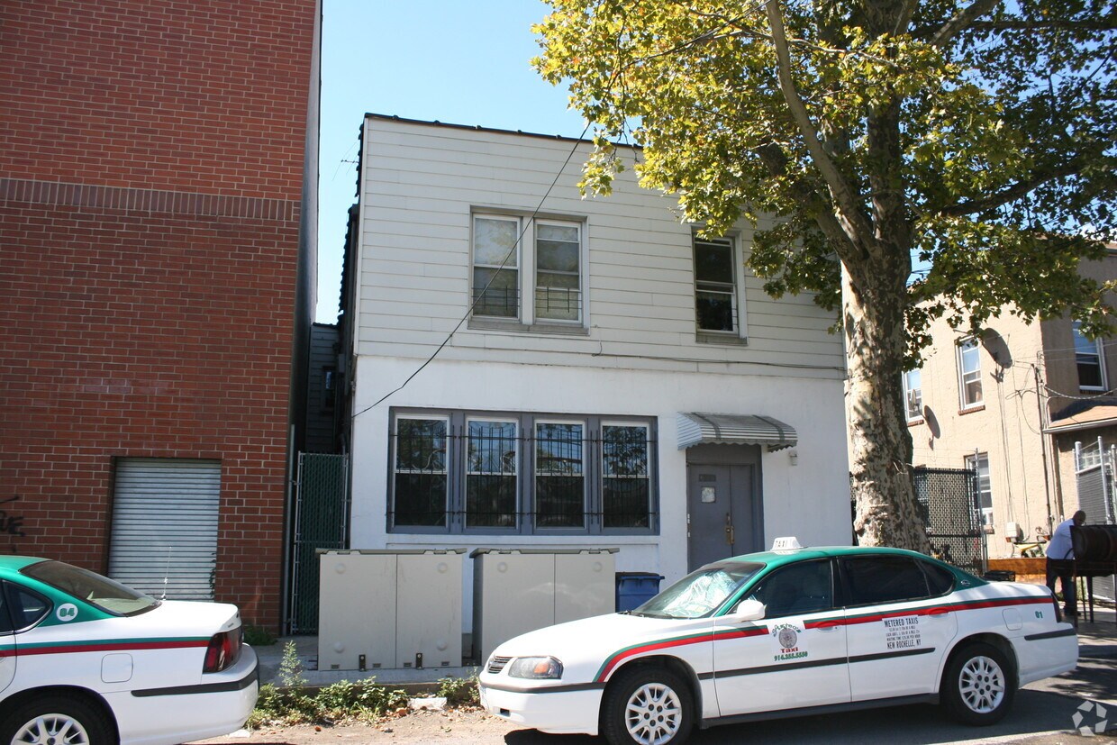 Foto del edificio - 3511-3517 Delavall Ave