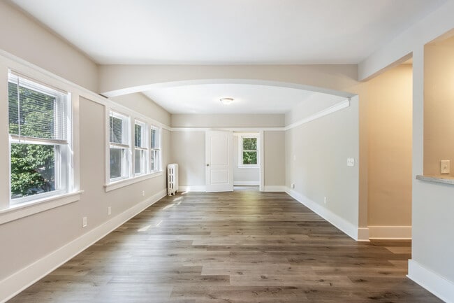 Building Photo - 834 N 70th St