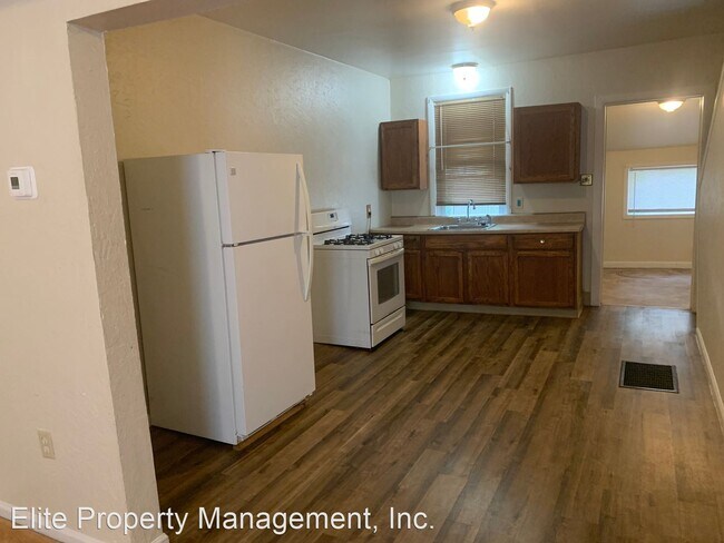 Building Photo - 3 br, 1 bath House - 319 E. Walnut Street