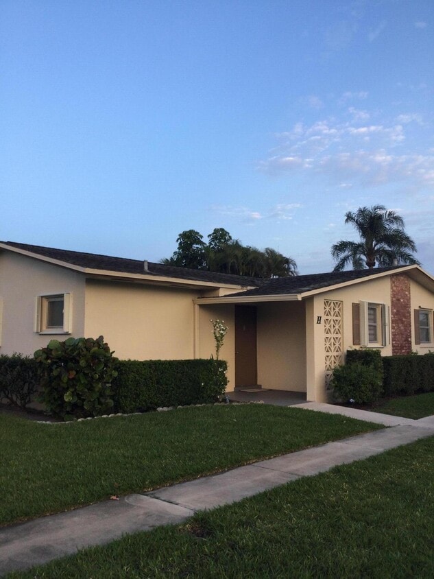Primary Photo - 2580 Emory Dr W