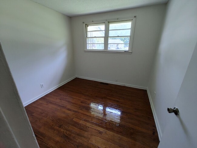 Building Photo - 2222 Briarfield Rd