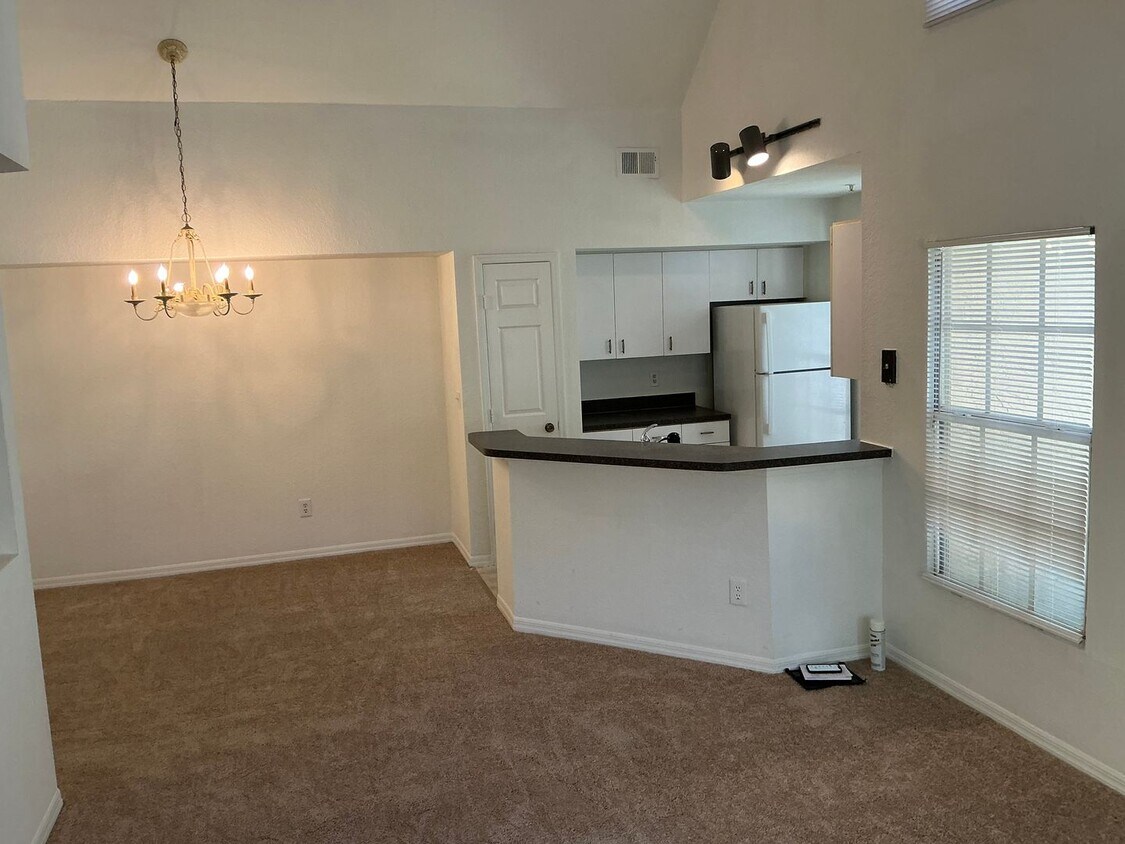 Foto principal - Spacious 2-Bedroom Loft Condo in Gated Azu...