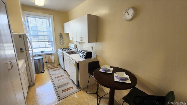 Foto del edificio - 4 Maple Dr