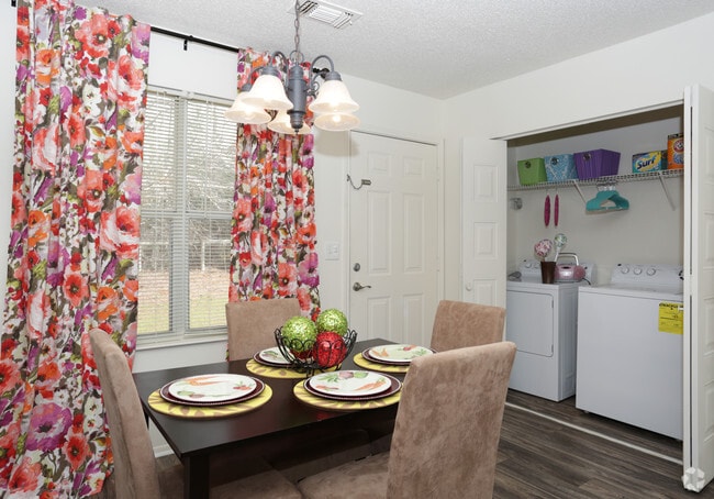 2BR, 2BA - 1,196 SF - Townhomes at Pinehill