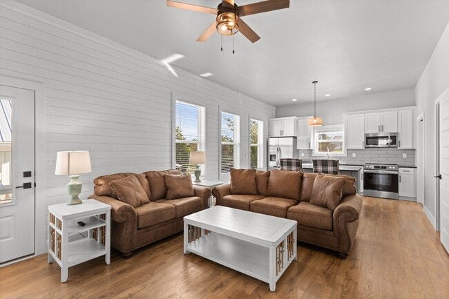 Foto del edificio - 1925 Lakeshore Dr