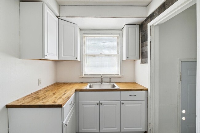 Foto del edificio - Remodeled 4B 1B Home $1,275