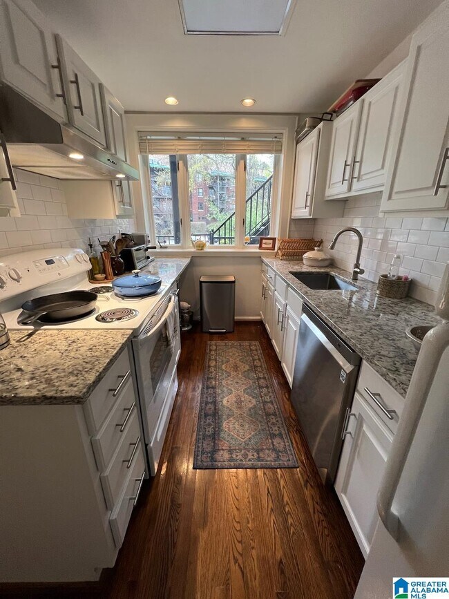 Foto del edificio - 3007 Highland Ave