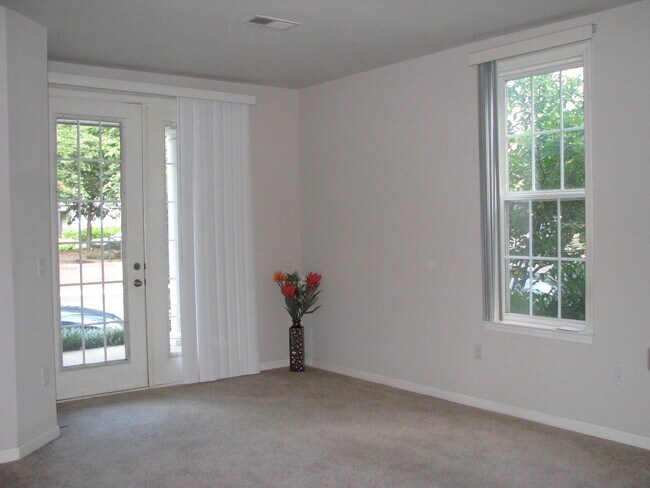 Foto del edificio - One Bedroom Apartment Available at Walker ...