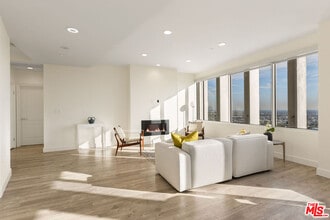 Building Photo - 5670 Wilshire Blvd