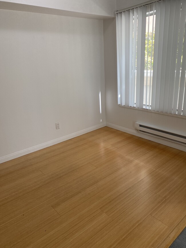 Dining Room - 2485 Creekside Ct